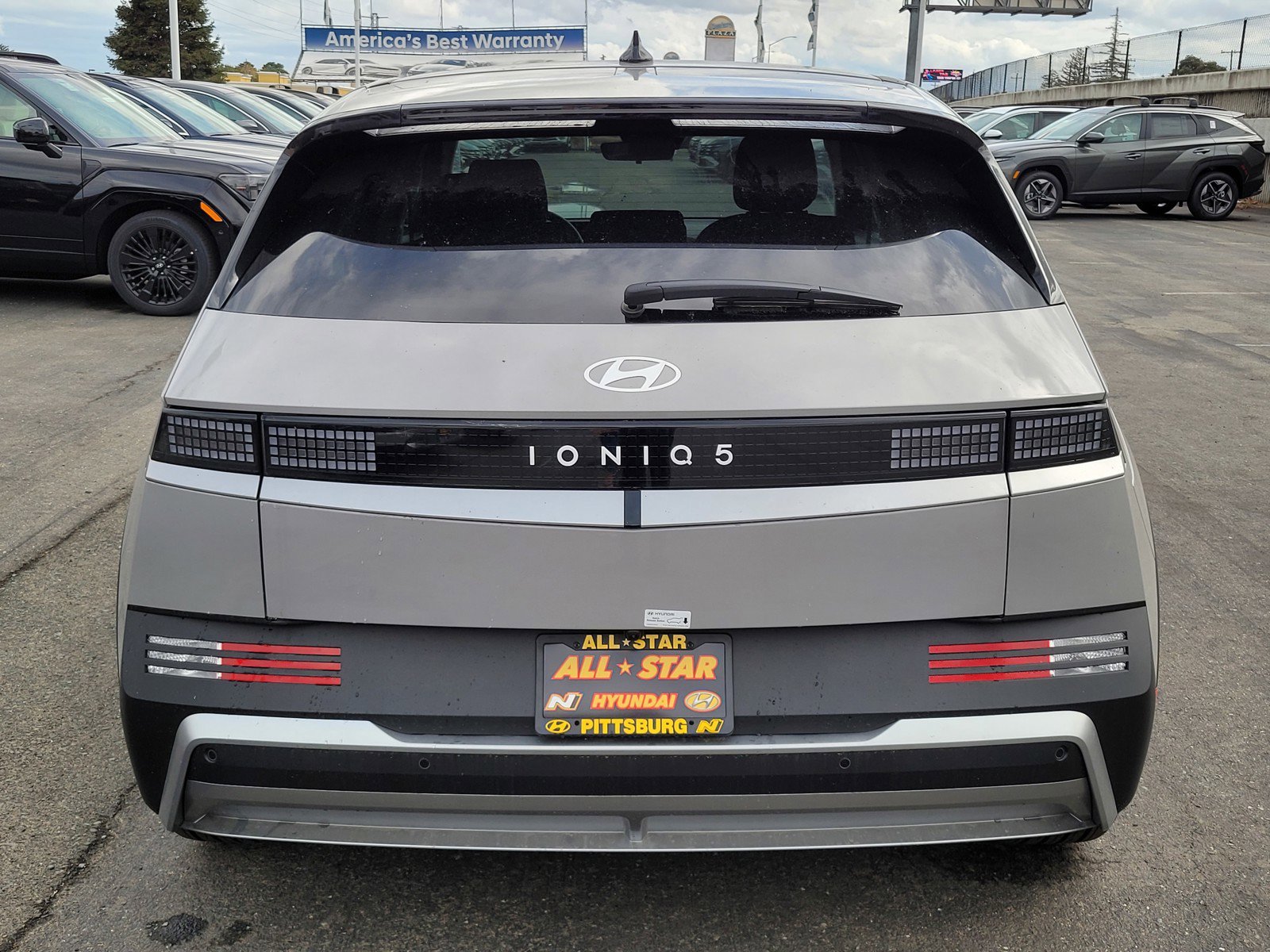 2025 Hyundai Ioniq 5 SE Standard Range photo 4