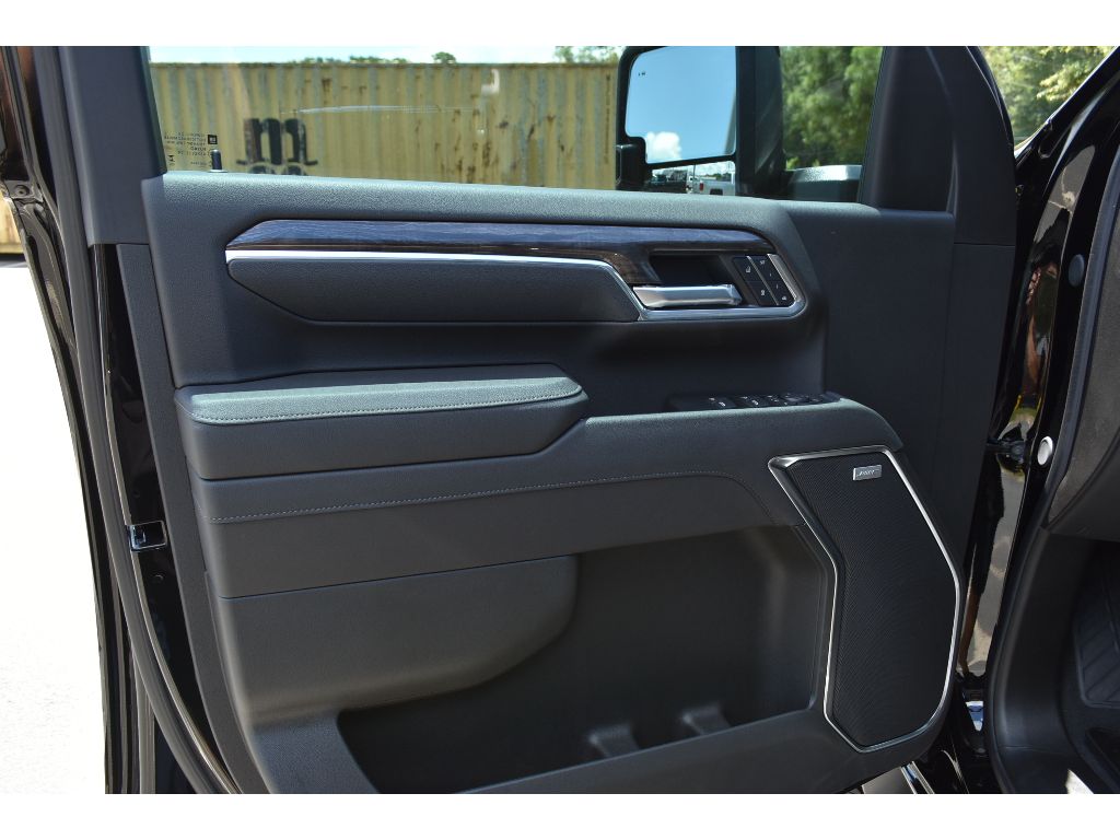 2025 Chevrolet Silverado 2500HD LTZ photo 17
