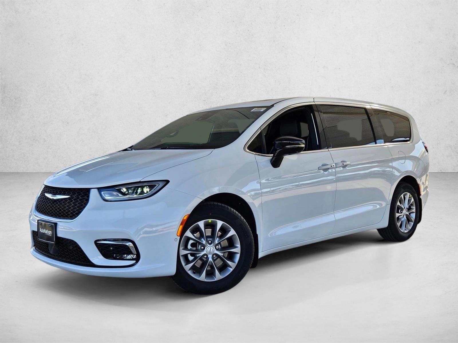 2026 Chrysler Pacifica Limited's photo