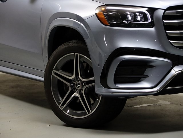 2025 Mercedes Benz GLS 450 4MATIC photo 3
