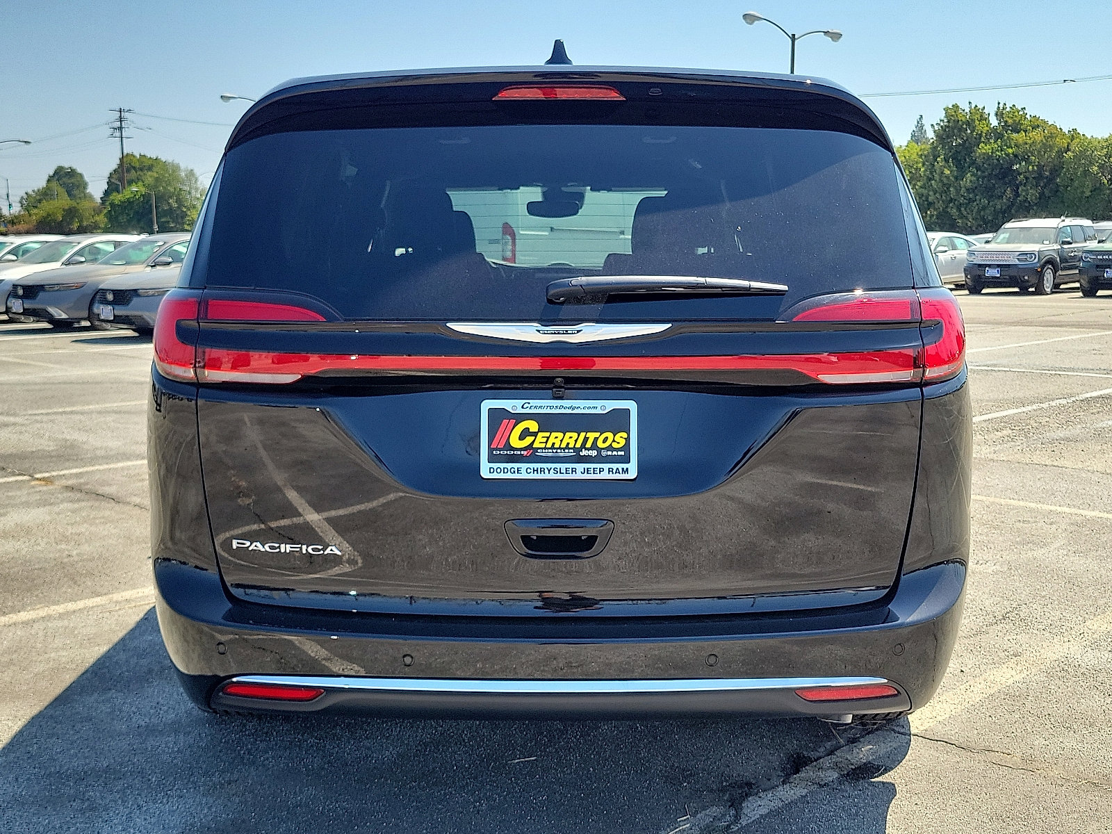 2026 Chrysler Pacifica photo 16