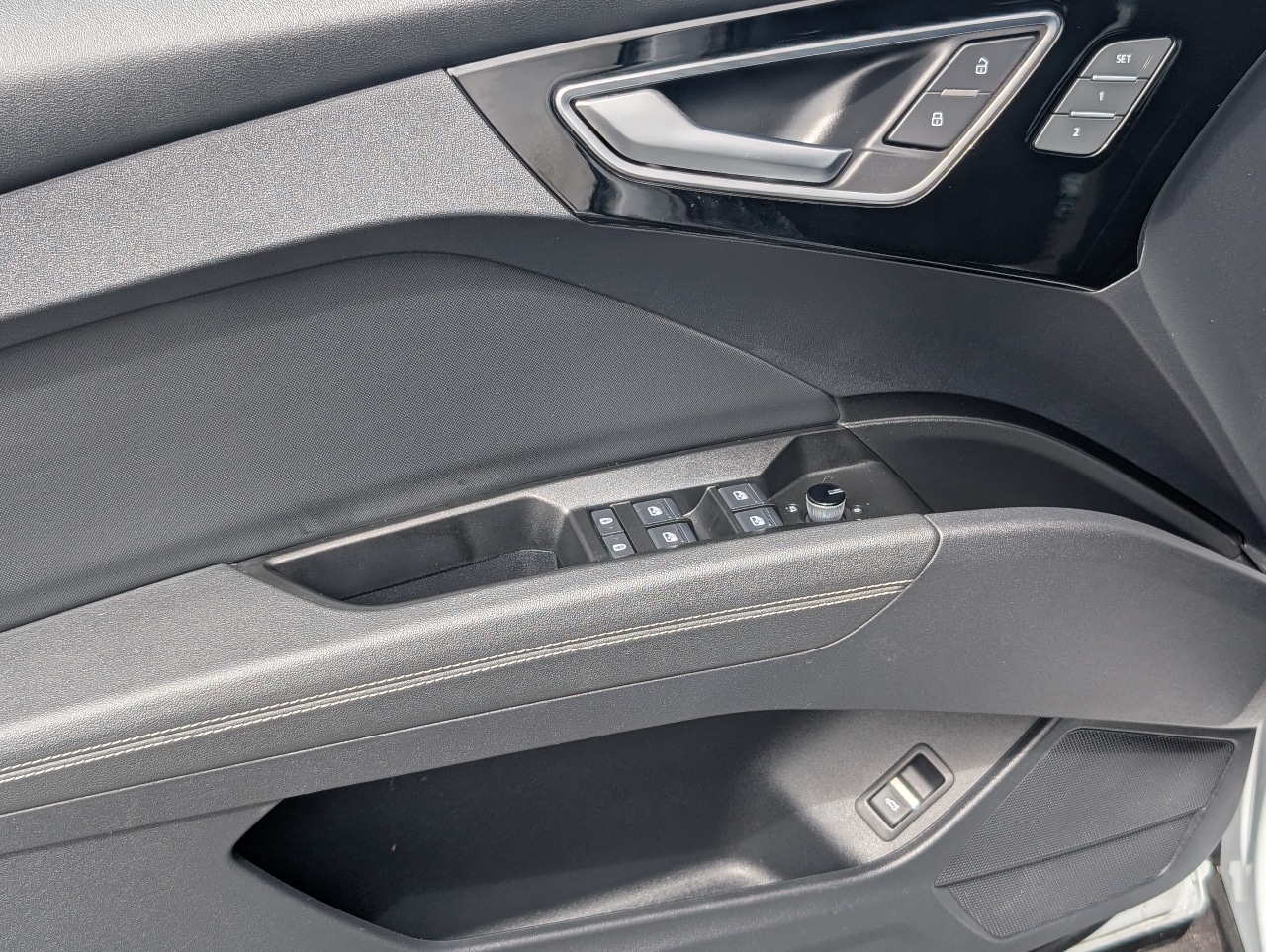 2024 Audi Q4 E-tron Prestige photo 17