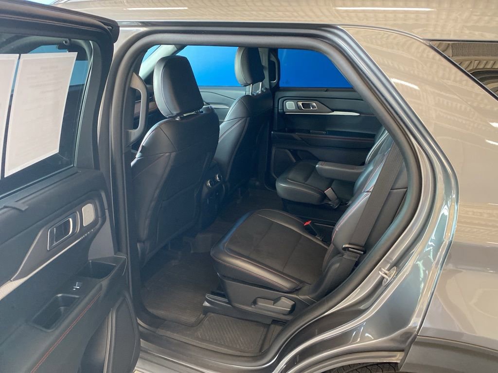 2025 Ford Explorer ST photo 12
