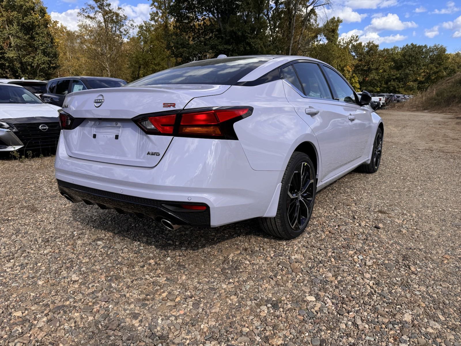2025 Nissan Altima SR photo 4