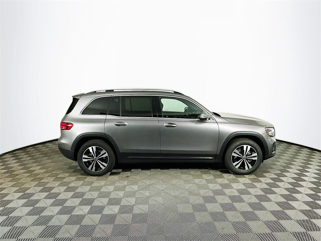 2026 Mercedes Benz GLB 250 4MATIC photo 4