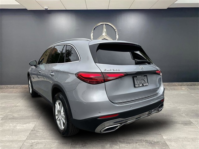 2025 Mercedes Benz GLC 300 4MATIC photo 4
