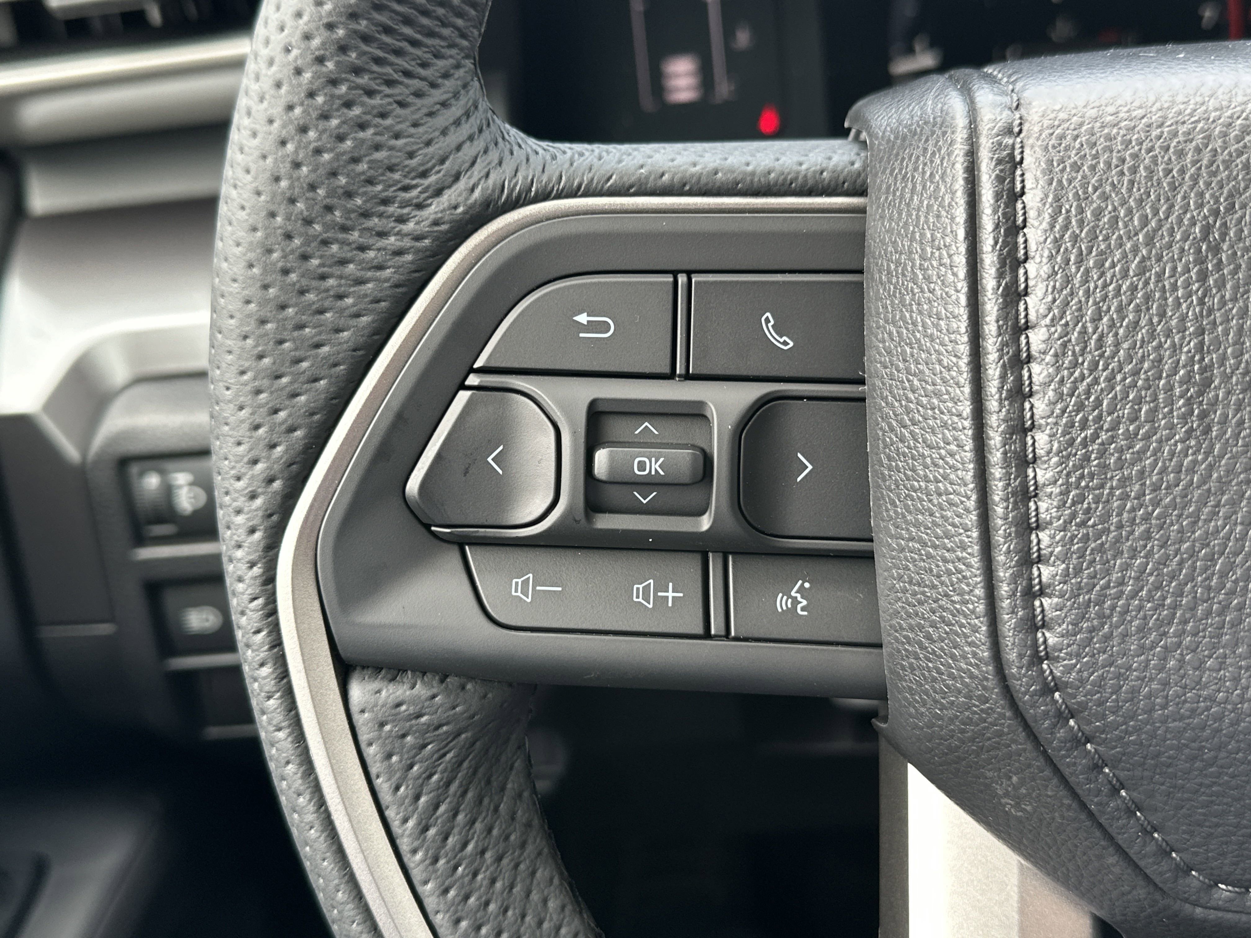 2025 Toyota Tacoma SR5 Double Cab photo 7