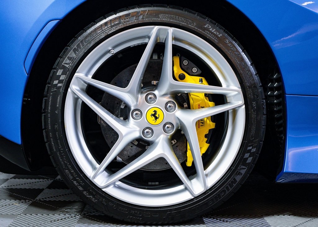 2023 Ferrari F8 Spider Base photo 14