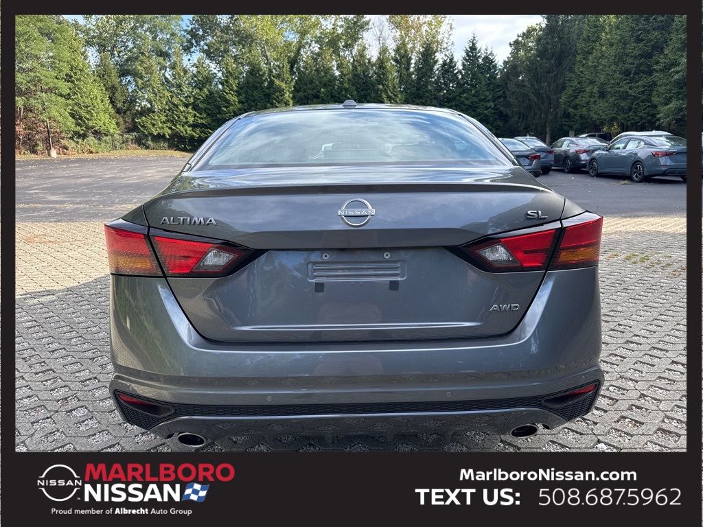 2025 Nissan Altima SL photo 5