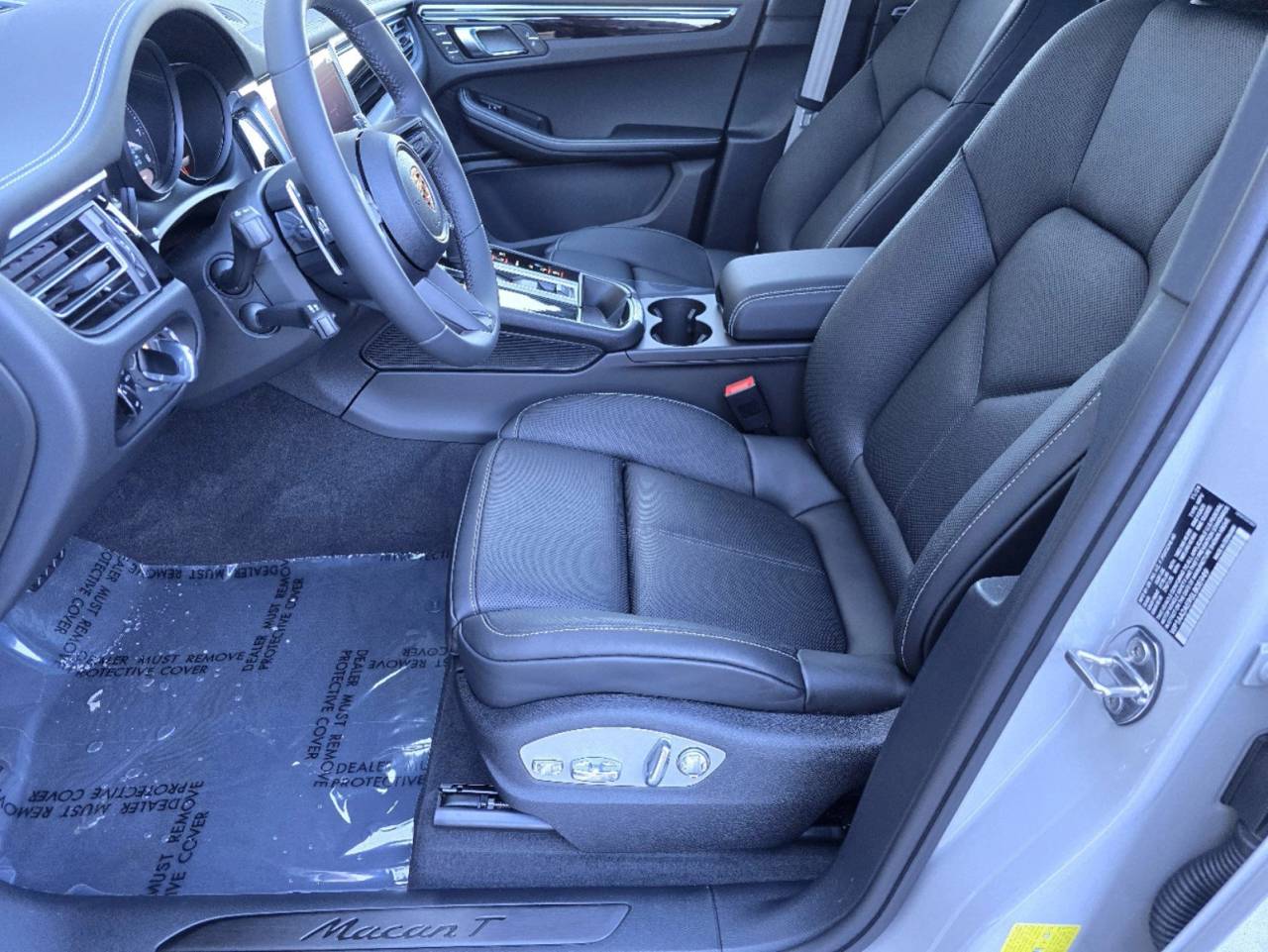 2025 Porsche Macan T photo 13