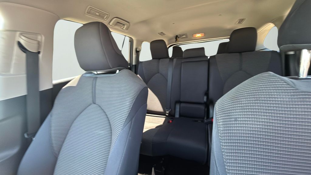 2024 Toyota Highlander LE photo 10
