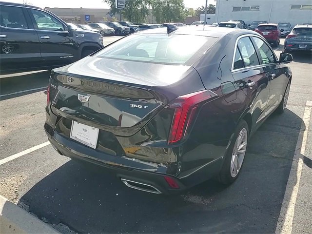 2022 Cadillac CT4 Luxury photo 2