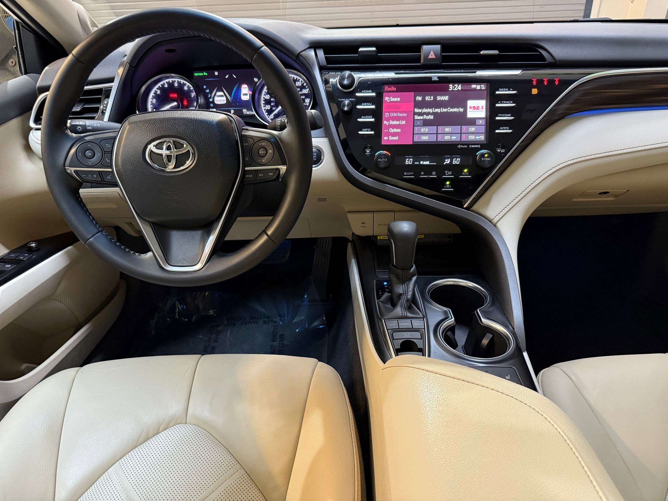 2018 Toyota Camry XLE V6 photo 4