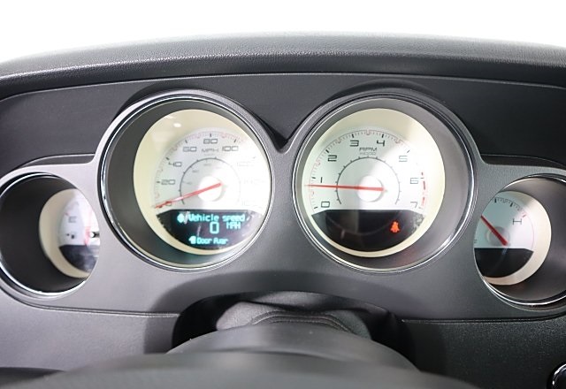 2014 Dodge Challenger R/T photo 25