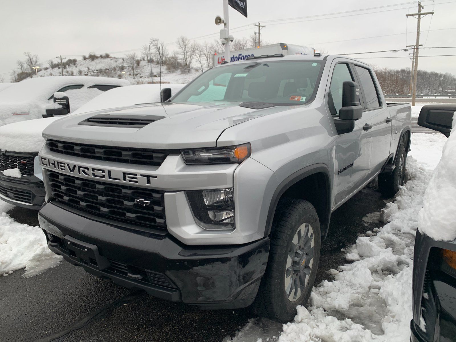 2023 Chevrolet Silverado 2500HD Custom photo 3