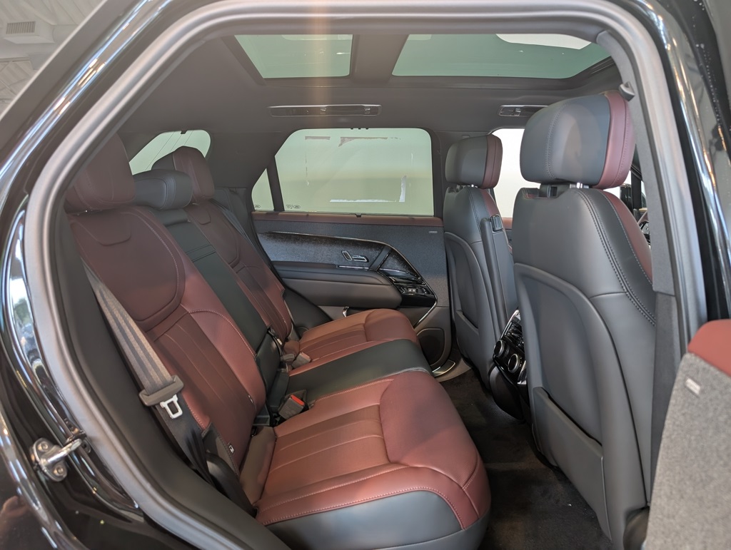 2025 Land Rover Range Rover Sport SE photo 24
