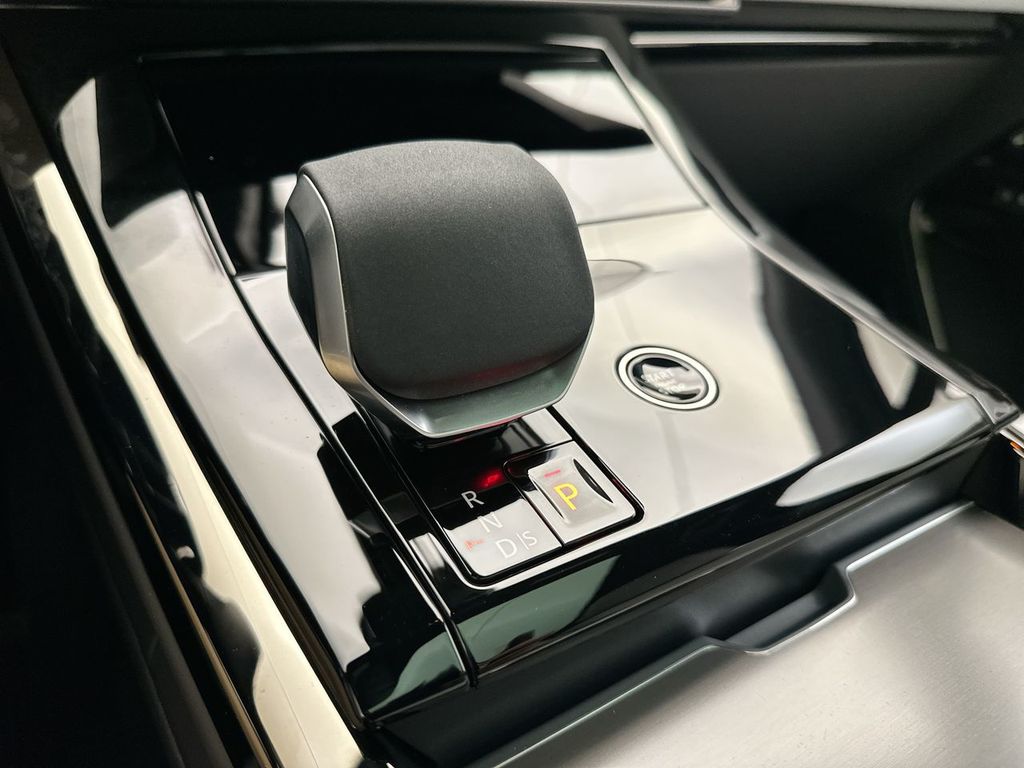 2025 Land Rover Range Rover Sport SE photo 11
