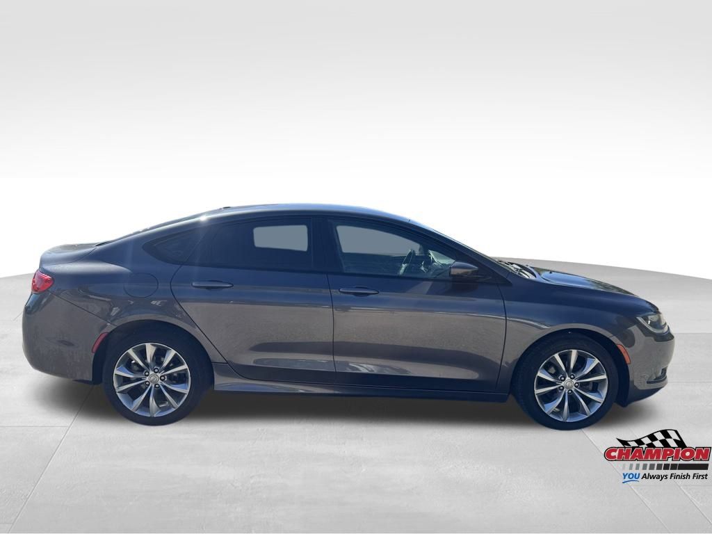 2015 Chrysler 200 S photo 6
