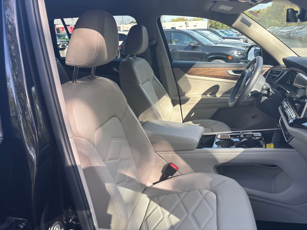 2024 Volkswagen Atlas SE Technology photo 13
