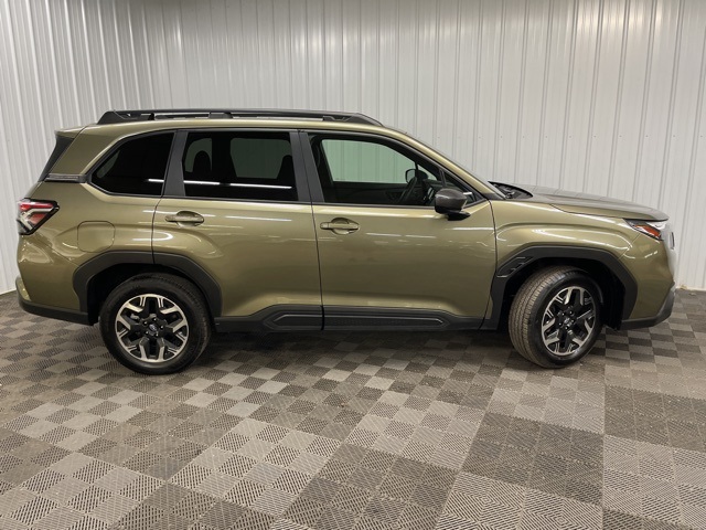 2025 Subaru Forester Premium photo 2