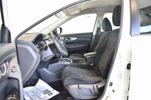 2016 Nissan Rogue S photo 17