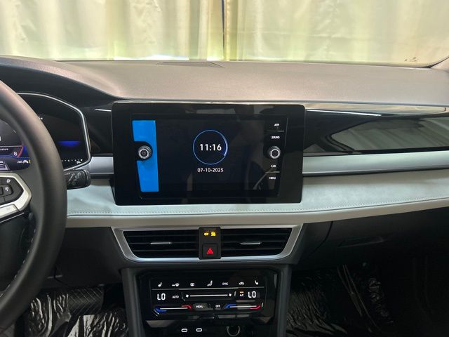 2025 Volkswagen Taos SE photo 18