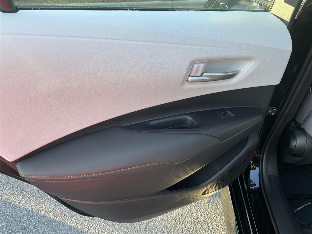 2025 Toyota Corolla SE photo 12