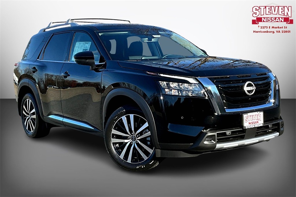 2025 Nissan Pathfinder Platinum's photo