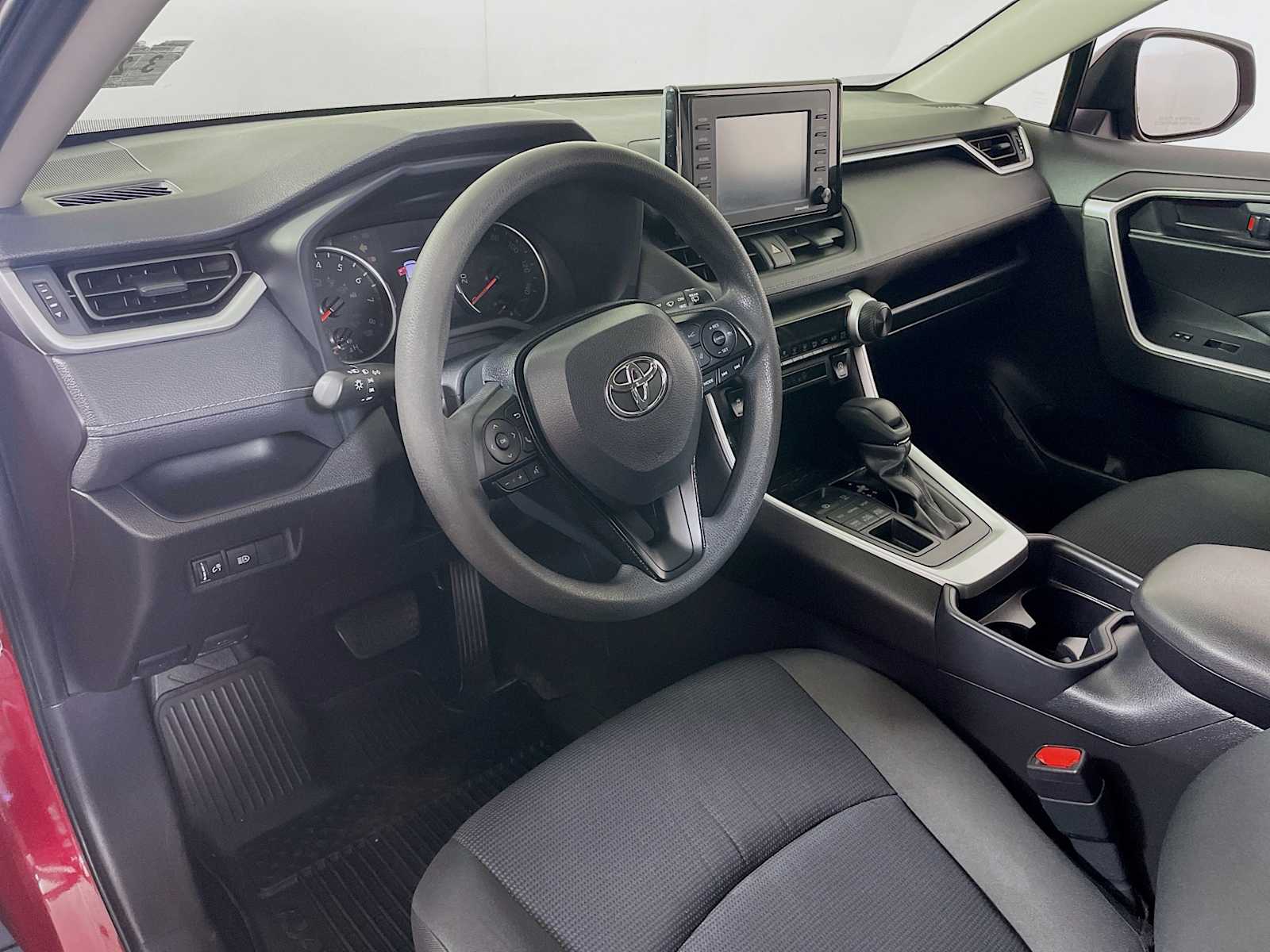 2021 Toyota RAV4 LE photo 7