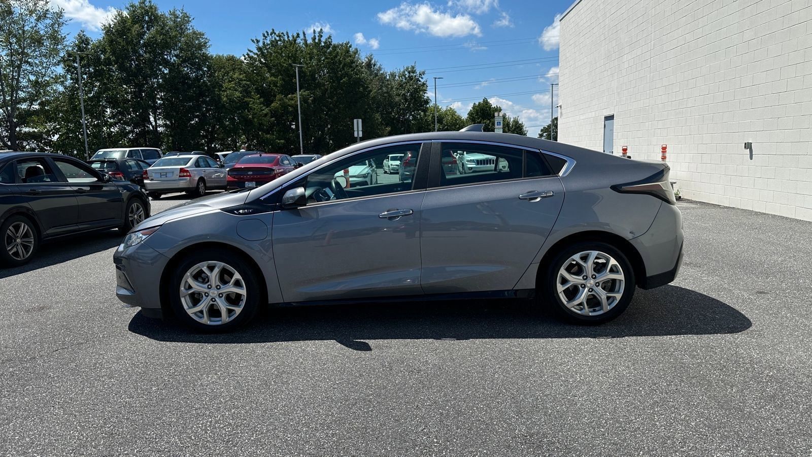 2018 Chevrolet Volt Premier photo 18