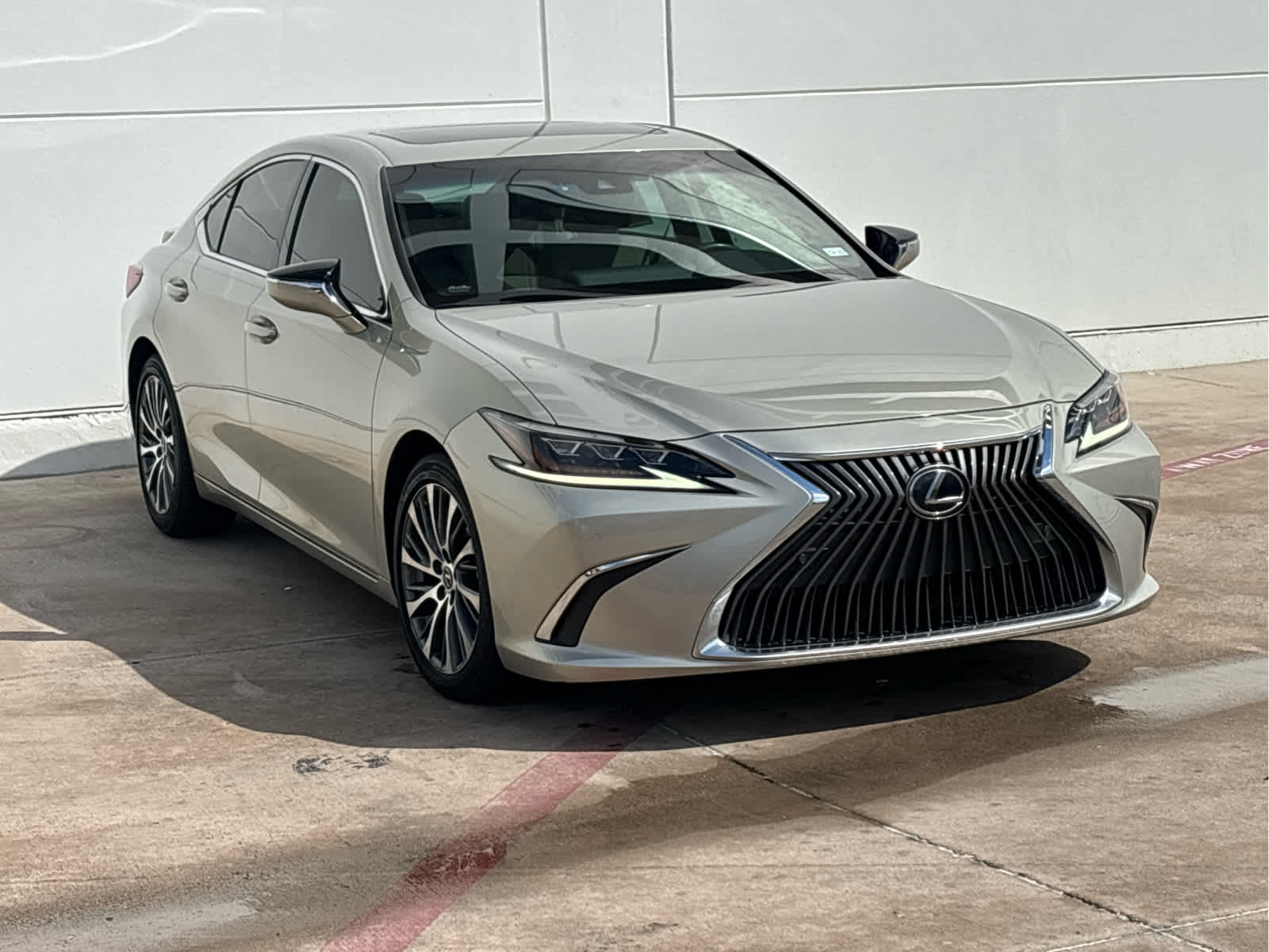 2020 Lexus ES 350 Luxury photo 2