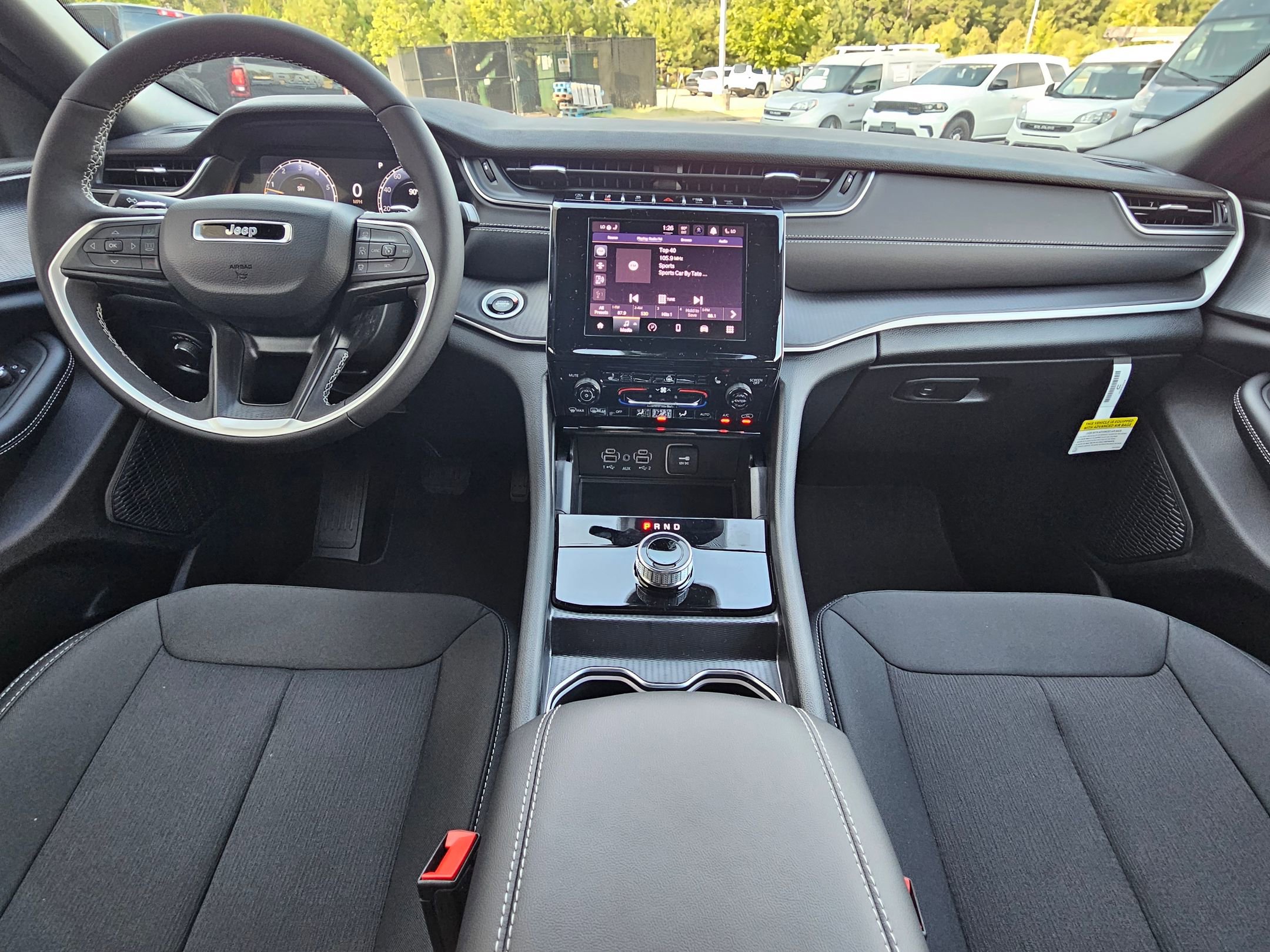 2025 Jeep Grand Cherokee Laredo Altitude photo 9