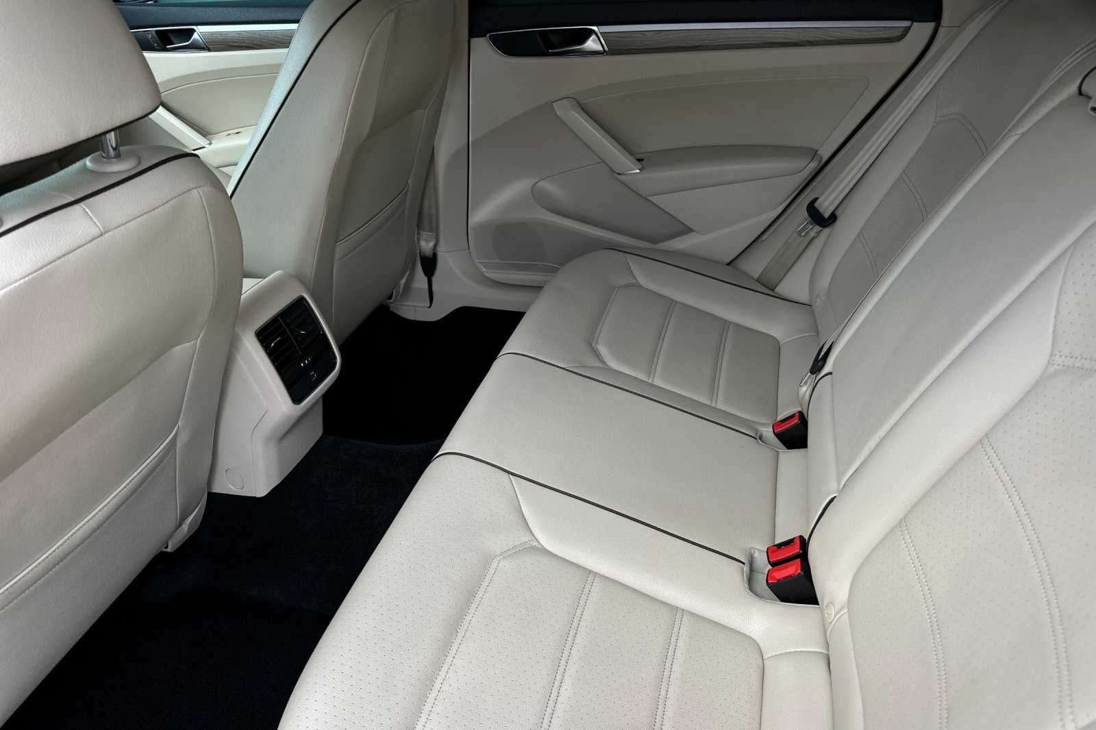 2018 Volkswagen Passat 2.0T SE photo 10