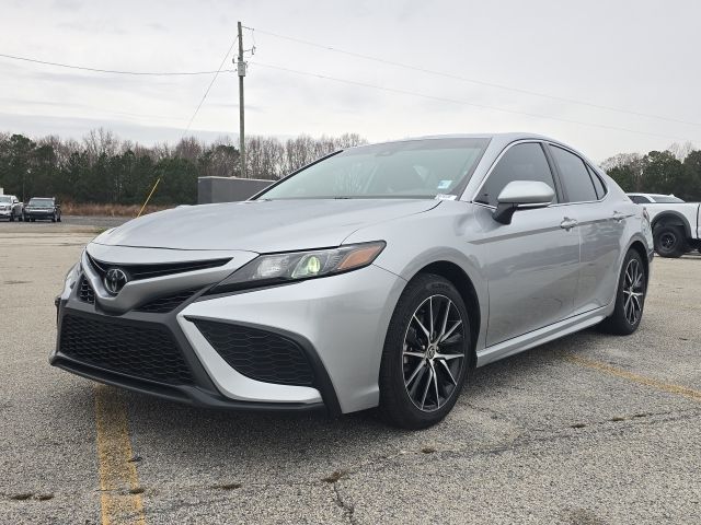 2023 Toyota Camry SE's photo