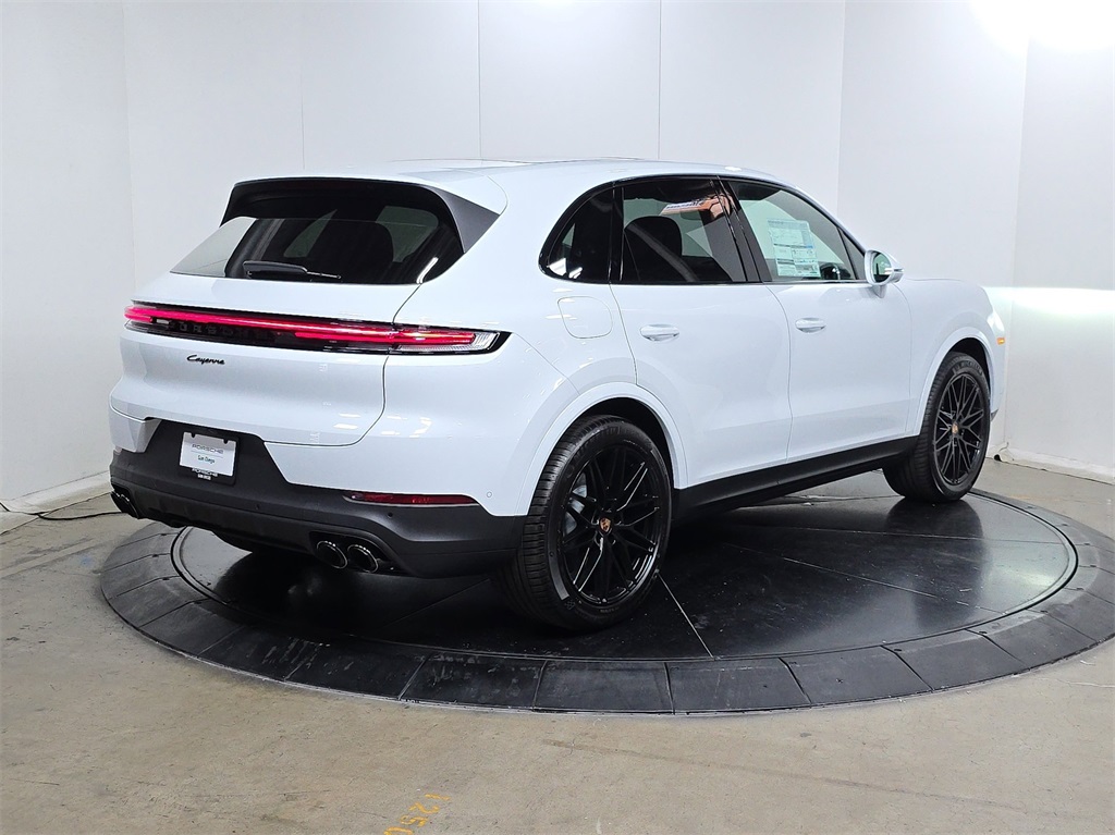 2025 Porsche Cayenne photo 7