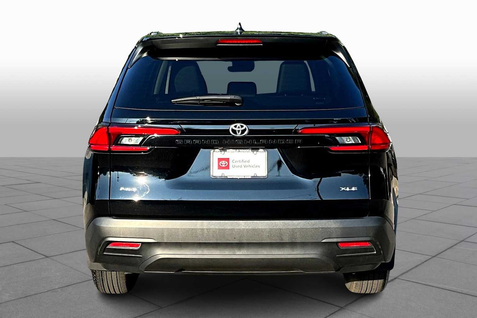 2024 Toyota Grand Highlander XLE AWD photo 3