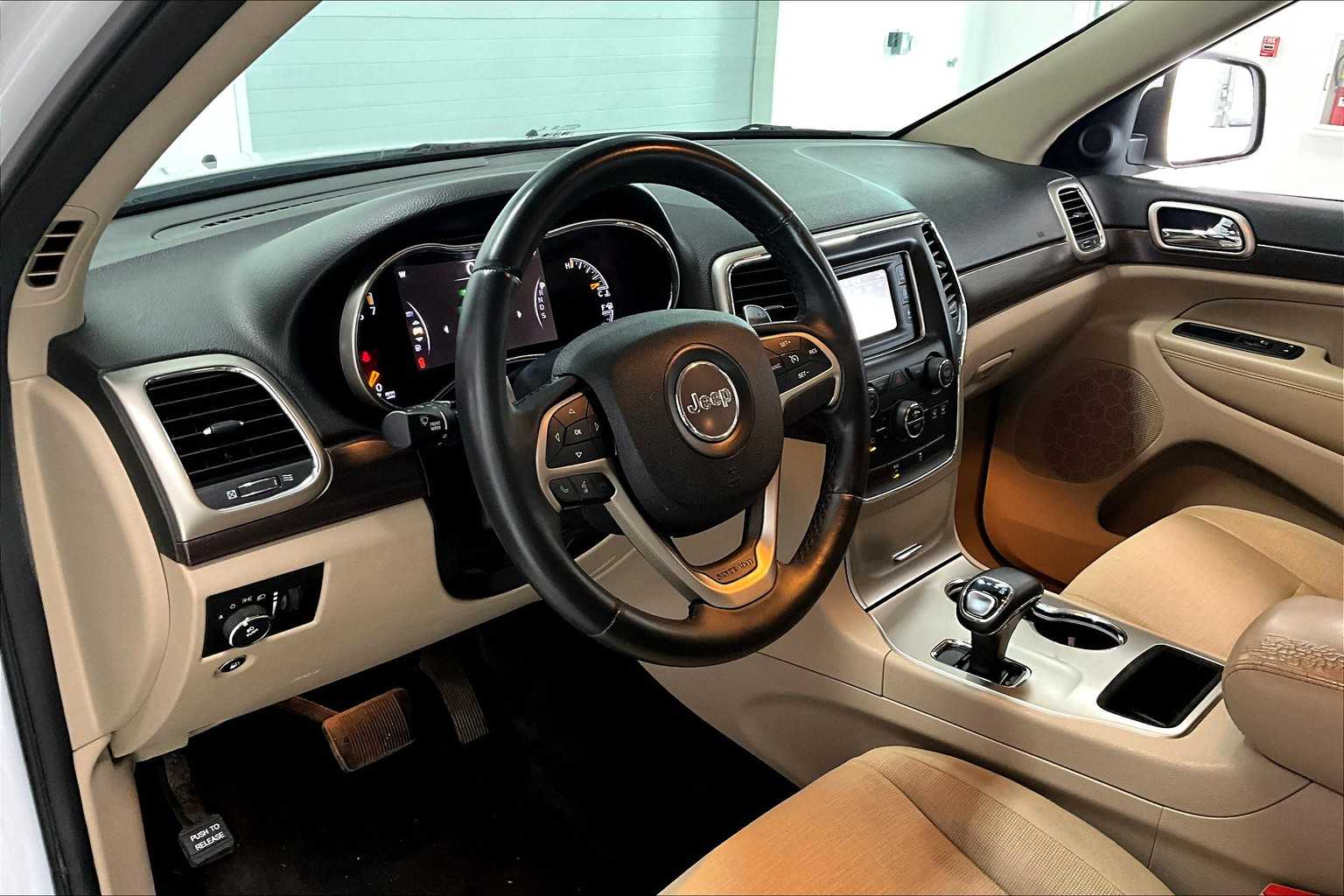 Used 2014 Jeep Grand Cherokee Laredo with VIN 1C4RJFAG7EC136277 for sale in Johnston, IA