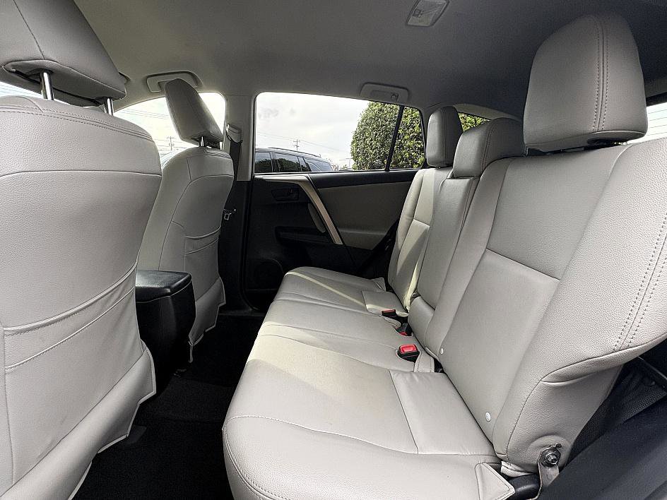 2015 Toyota RAV4 LE photo 9