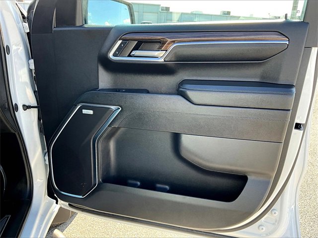 2024 Chevrolet Silverado 1500 RST photo 12