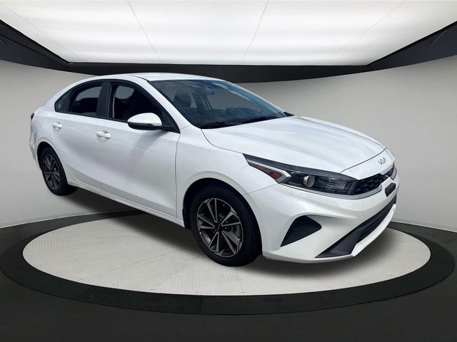 2023 Kia Forte LXS photo 2