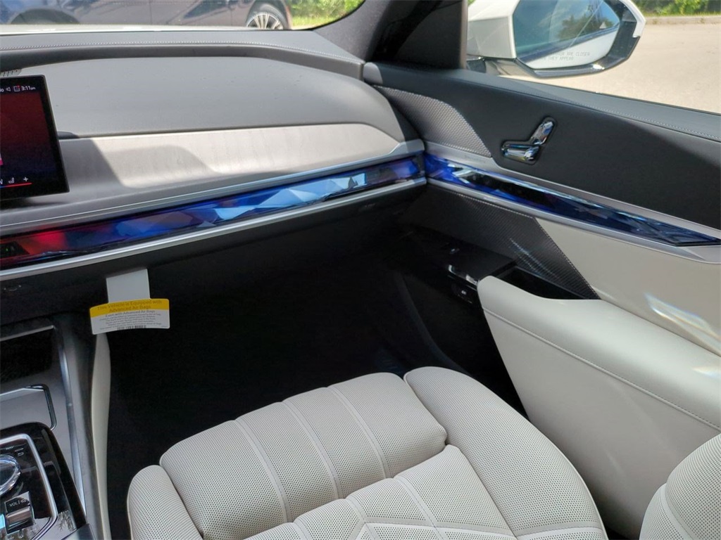 2025 Bmw 750e photo 15