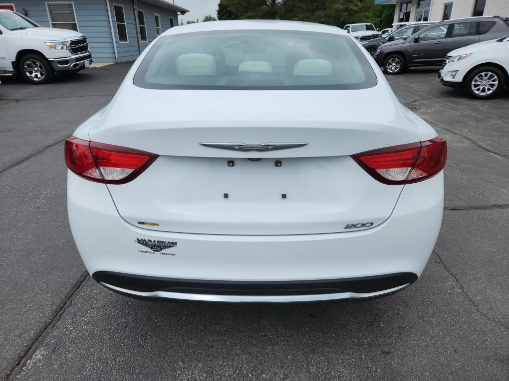 2016 Chrysler 200 Limited photo 4