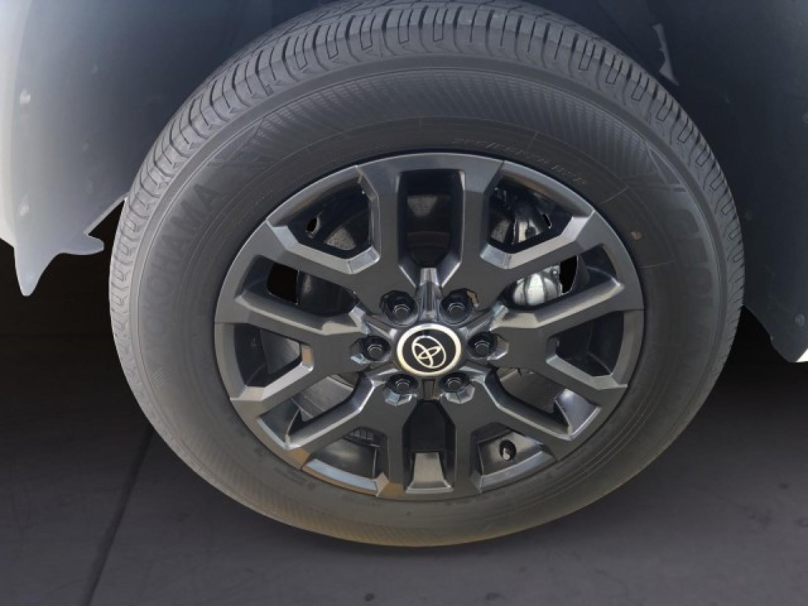 2024 Toyota Tundra Platinum CrewMax photo 13