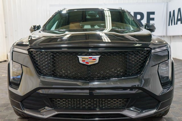 2024 Cadillac XT4 Sport photo 2