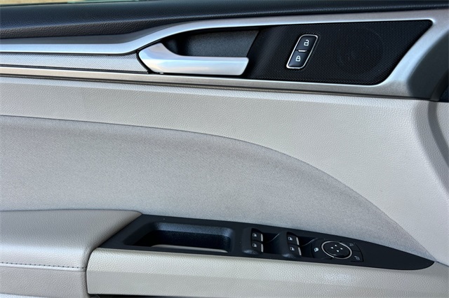 2018 Ford Fusion SE photo 11