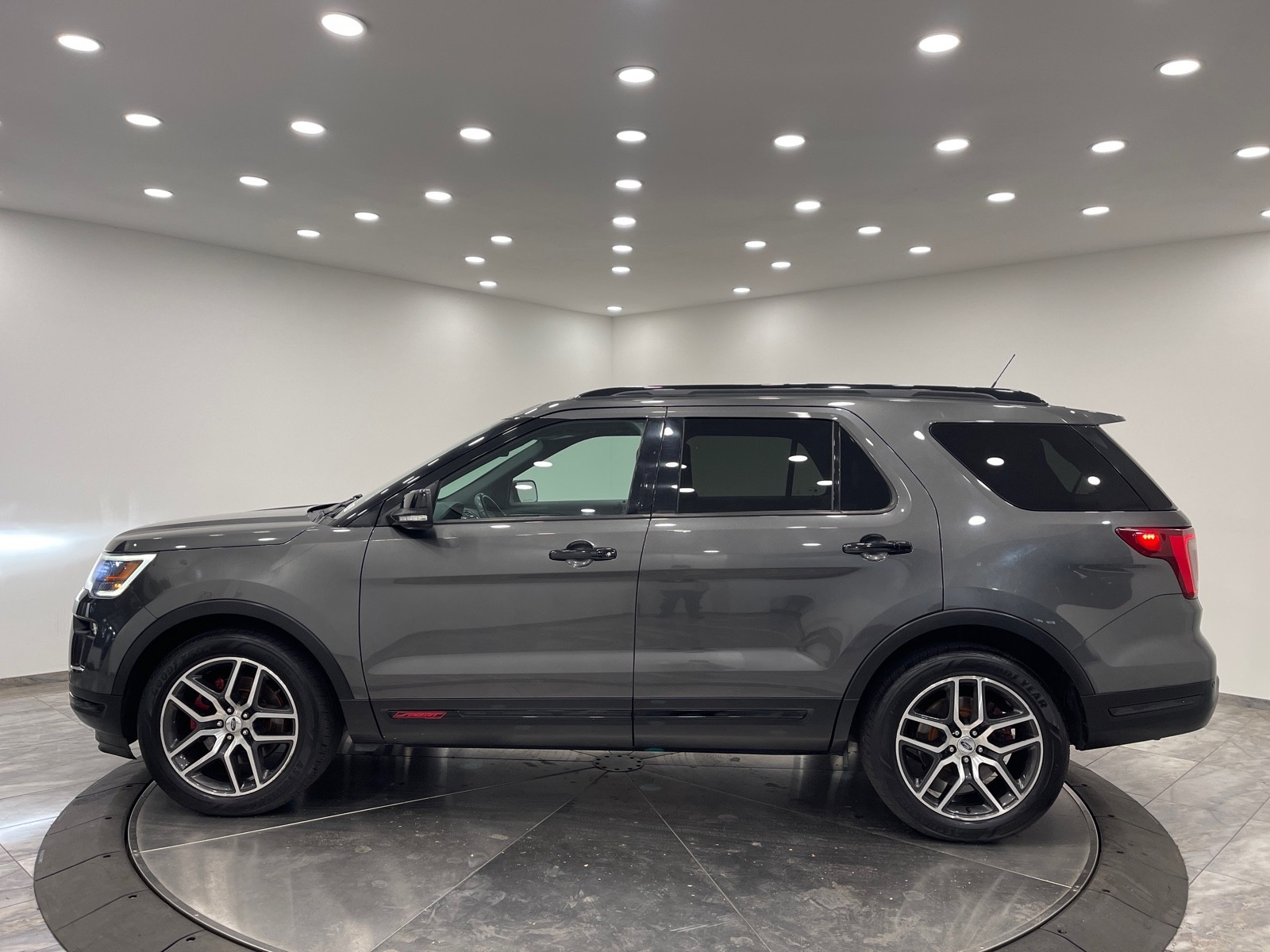 2019 Ford Explorer Sport photo 4