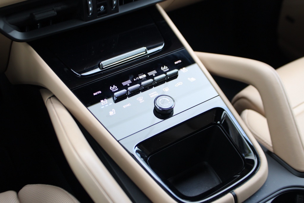 2024 Porsche Cayenne Coupe photo 21