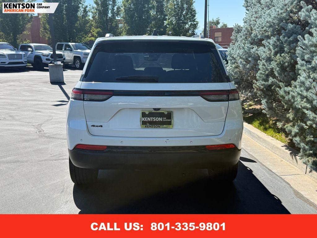 2023 Jeep Grand Cherokee Laredo Altitude photo 7