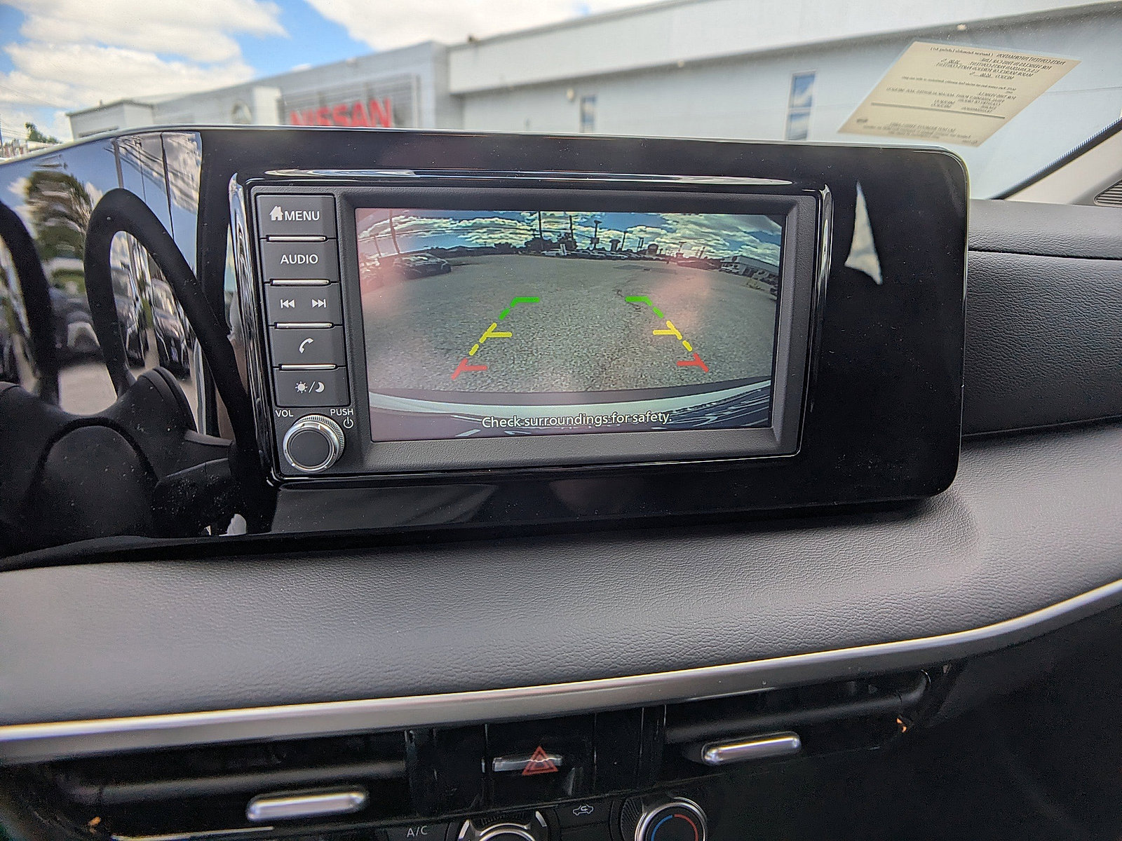 2025 Nissan Kicks S photo 5