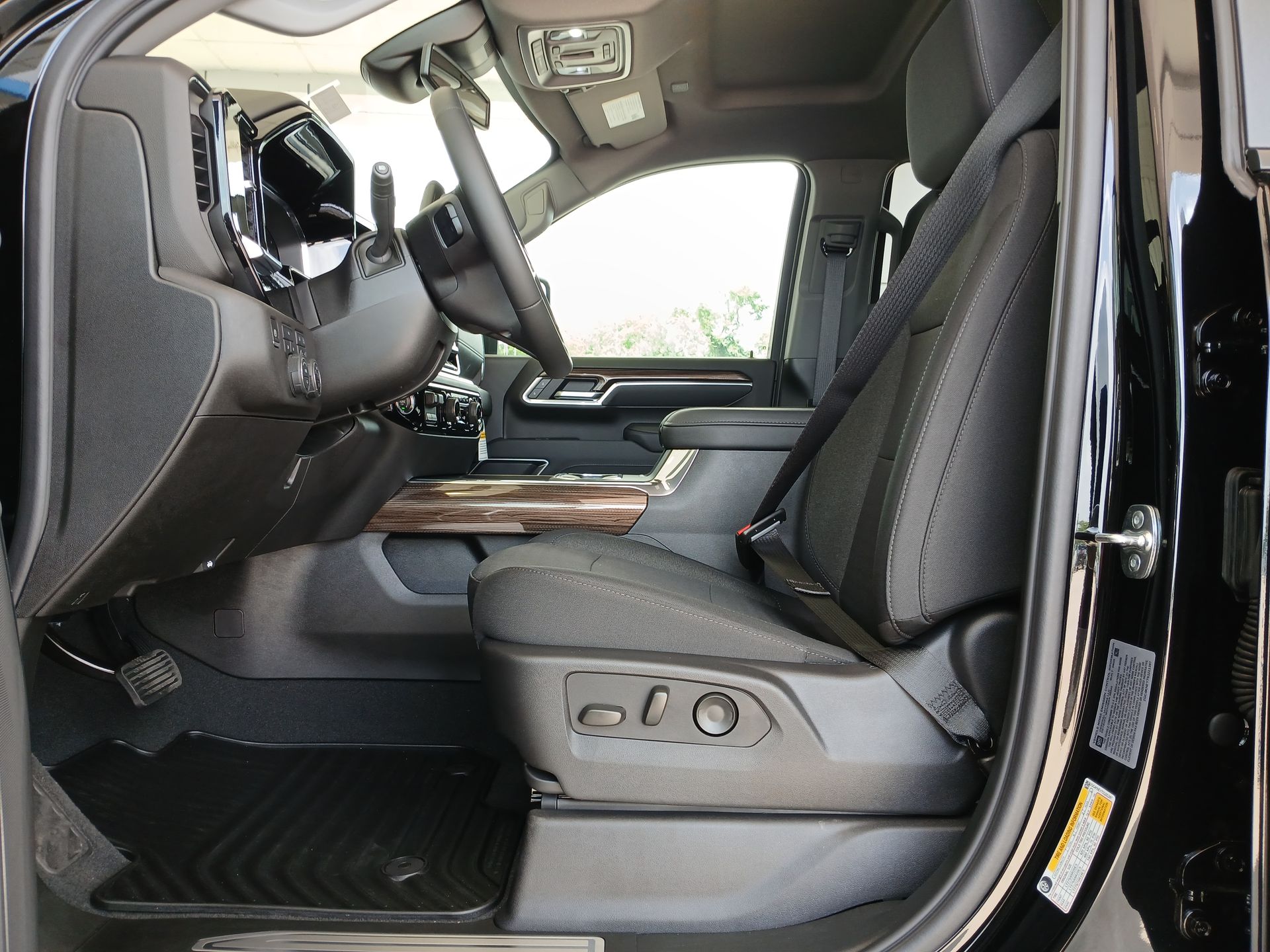 2025 Chevrolet Silverado 2500HD LT photo 18